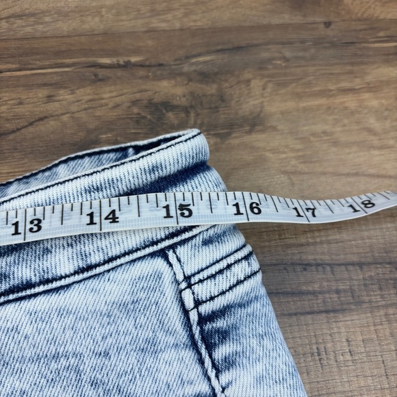 Judy Blue Denim Jean Shorts American Flag Frayed USA Patriotic Women’s - Picture 8 of 10